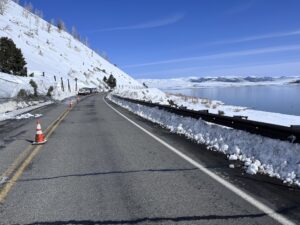 Beautiful view of the Mono Lake and 395